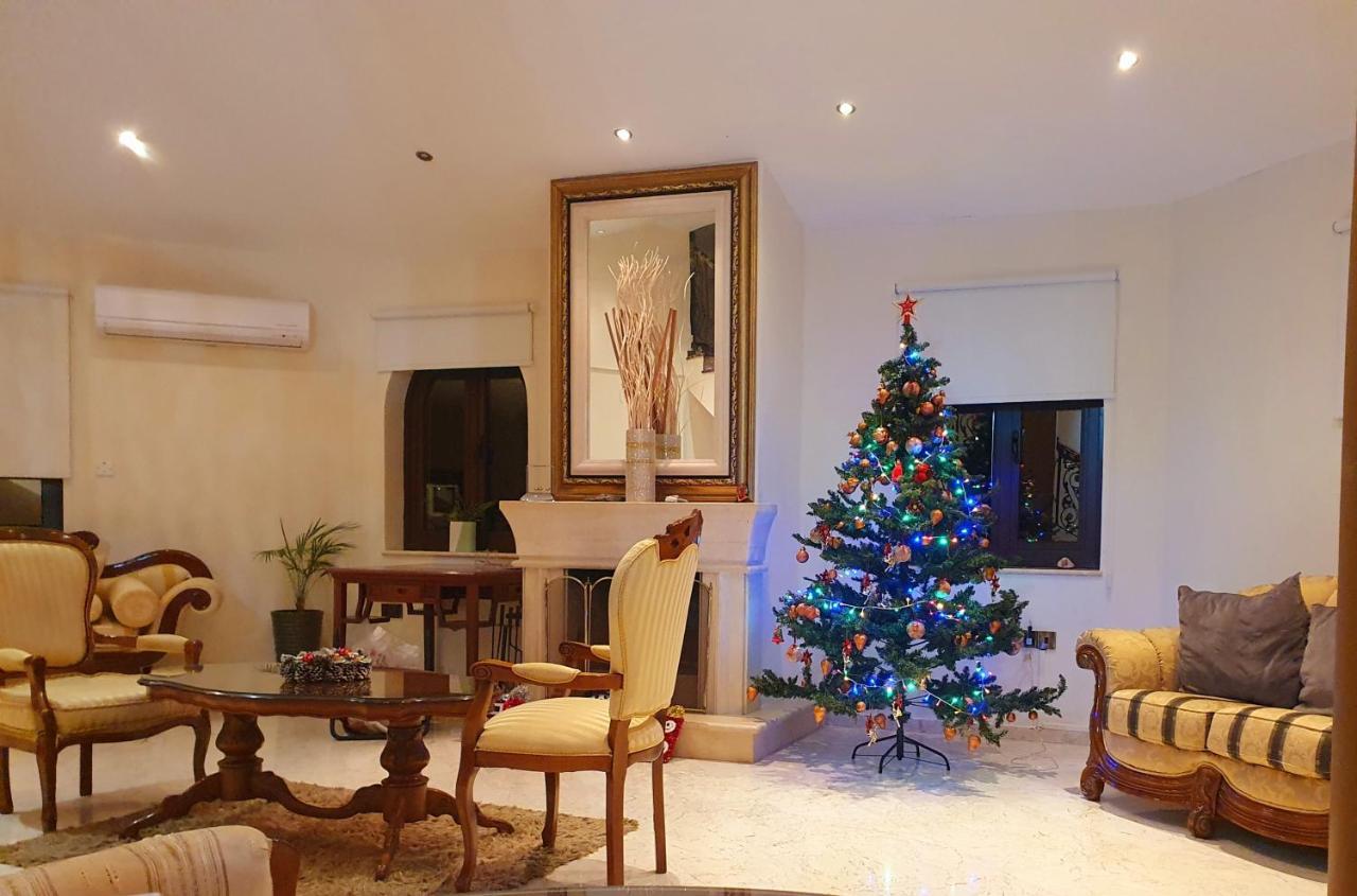 Larnaca Mansion Ideal For 3 Families Or More Esterno foto