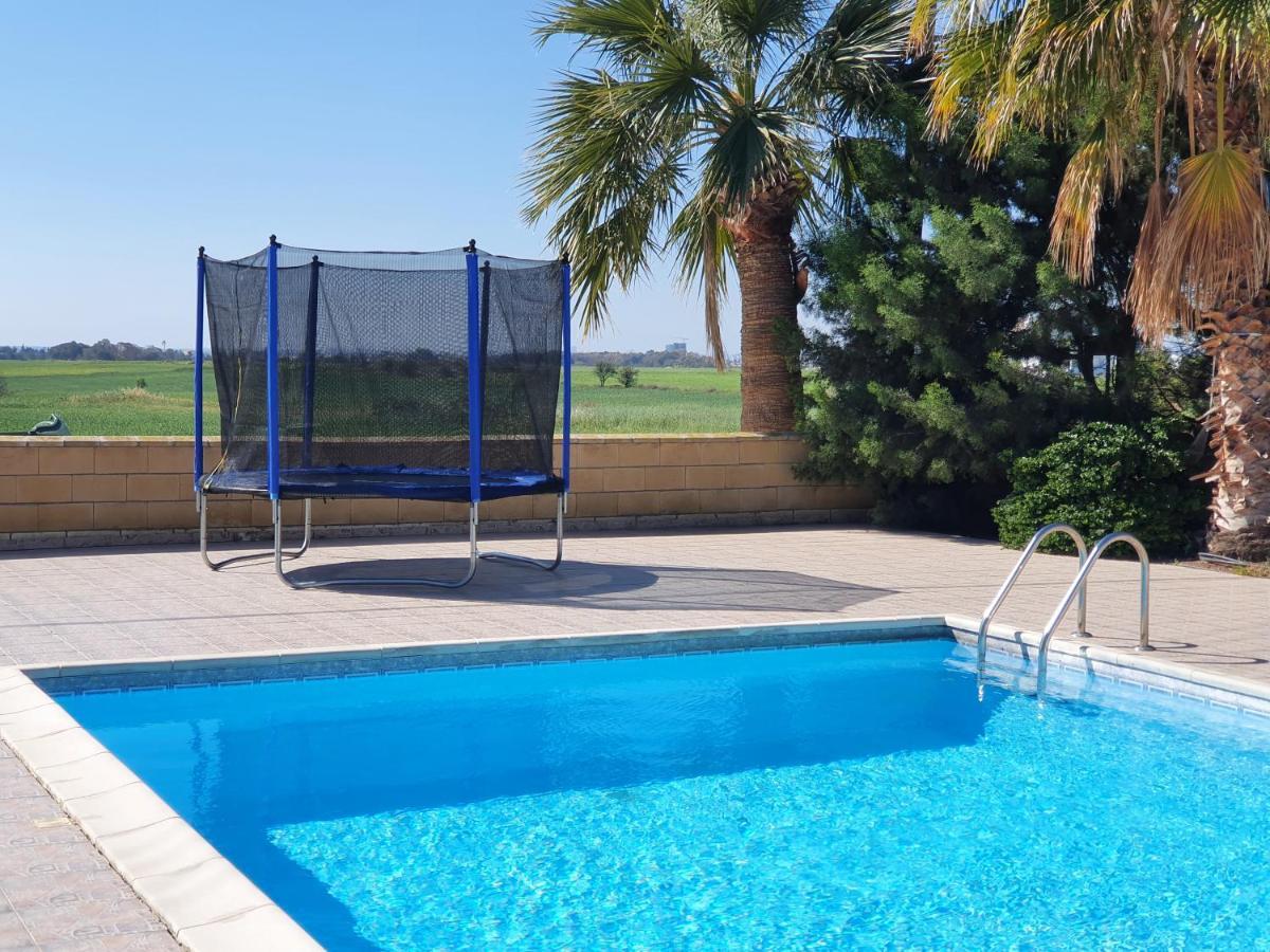 Larnaca Mansion Ideal For 3 Families Or More Esterno foto