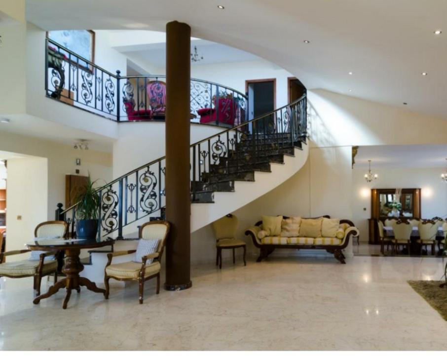 Larnaca Mansion Ideal For 3 Families Or More Esterno foto