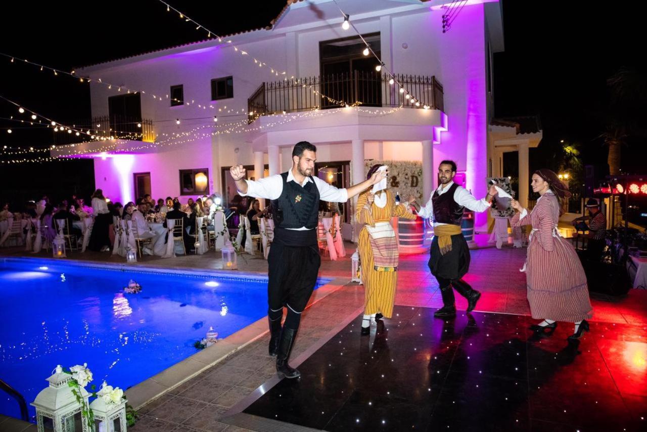 Larnaca Mansion Ideal For 3 Families Or More Esterno foto