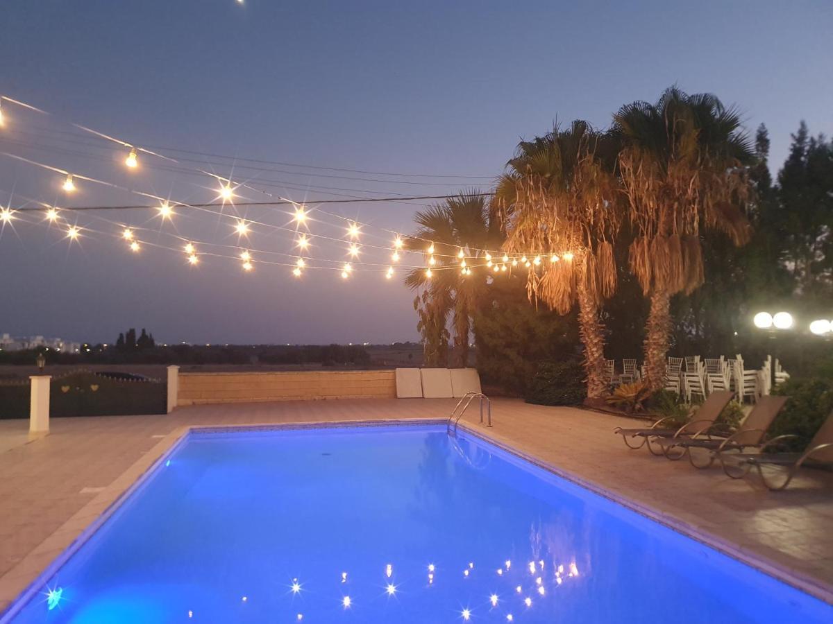 Larnaca Mansion Ideal For 3 Families Or More Esterno foto