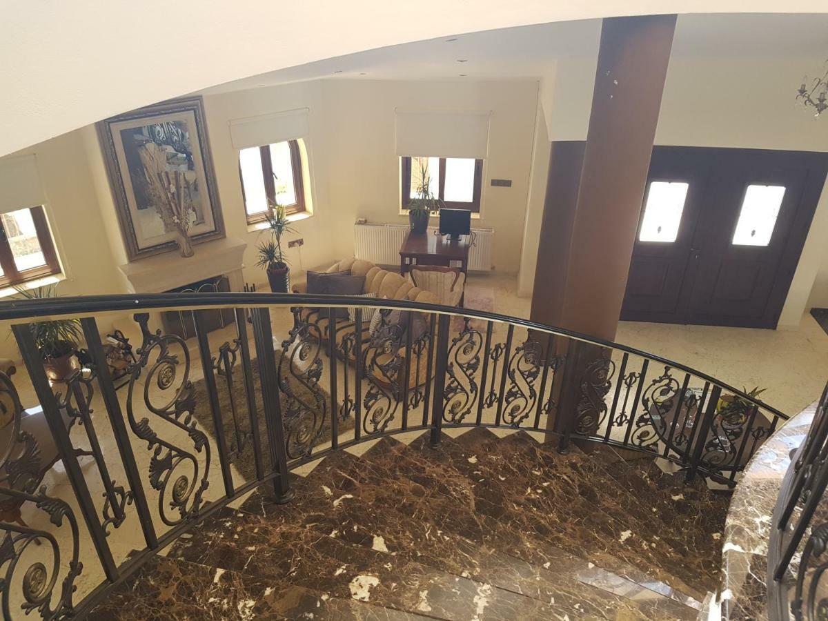 Larnaca Mansion Ideal For 3 Families Or More Esterno foto
