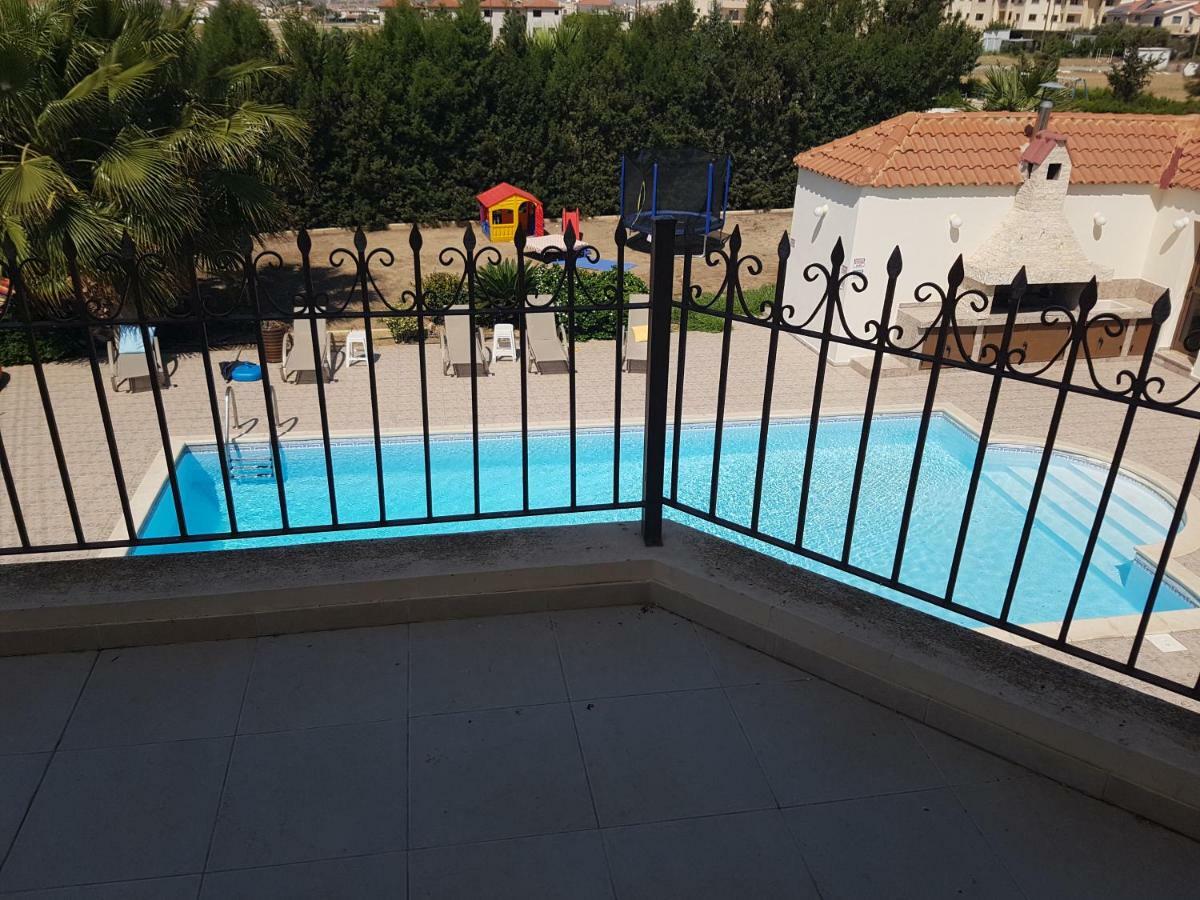 Larnaca Mansion Ideal For 3 Families Or More Esterno foto