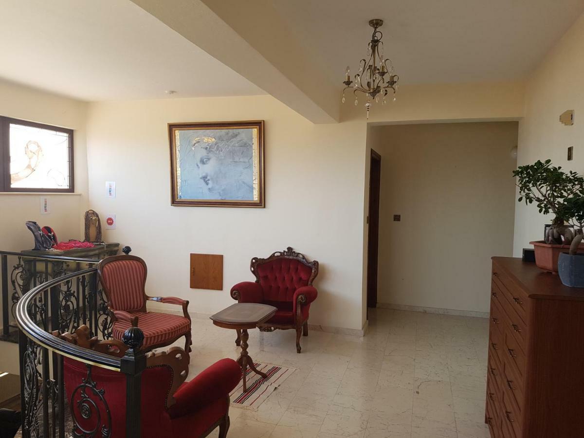 Larnaca Mansion Ideal For 3 Families Or More Esterno foto