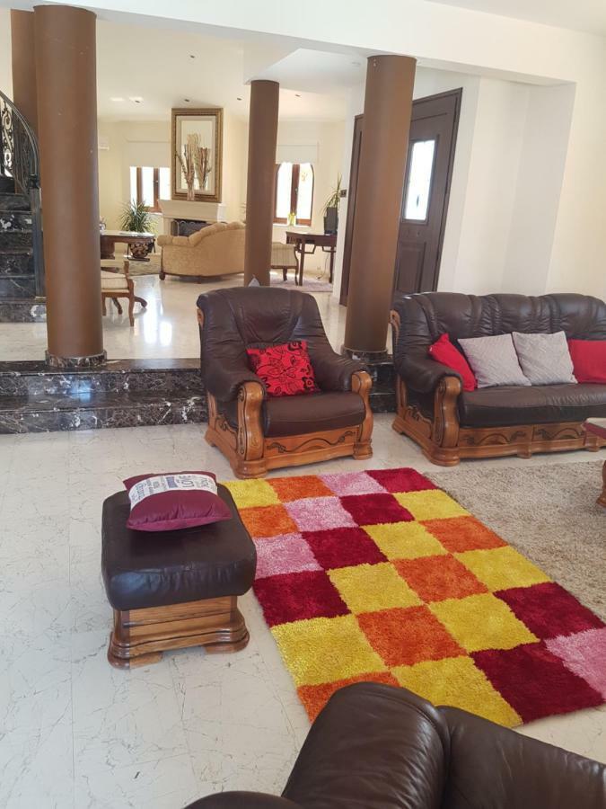 Larnaca Mansion Ideal For 3 Families Or More Esterno foto