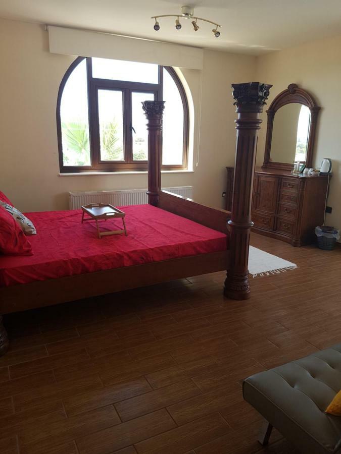 Larnaca Mansion Ideal For 3 Families Or More Esterno foto