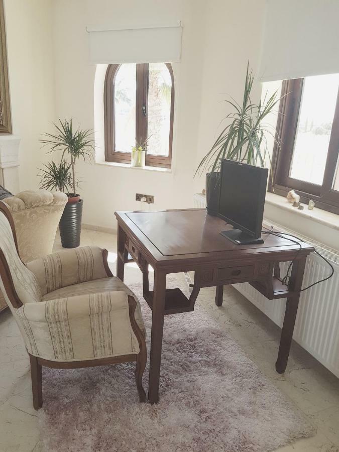 Larnaca Mansion Ideal For 3 Families Or More Esterno foto