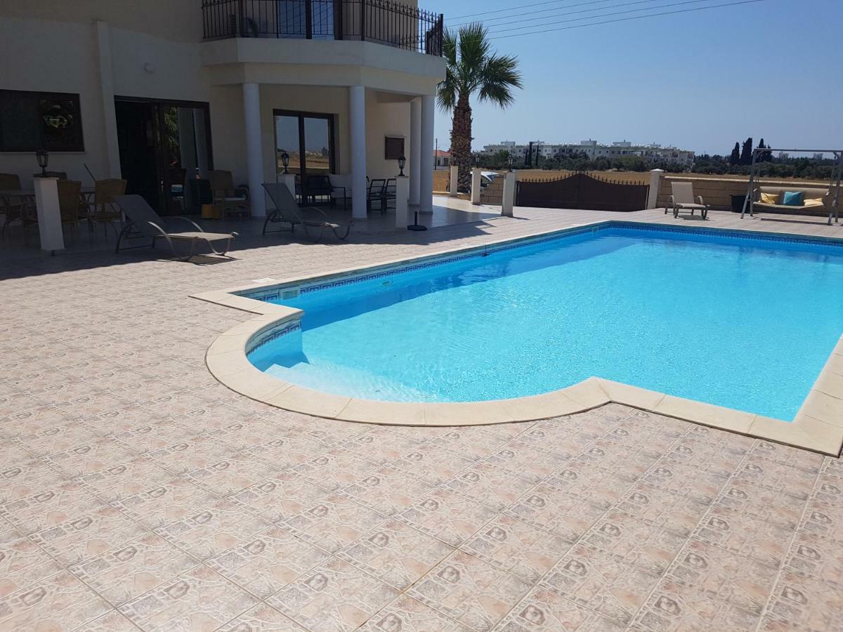 Larnaca Mansion Ideal For 3 Families Or More Esterno foto
