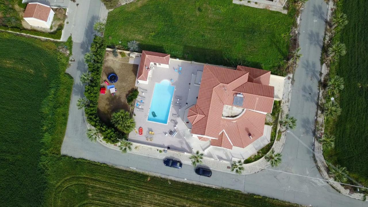 Larnaca Mansion Ideal For 3 Families Or More Esterno foto