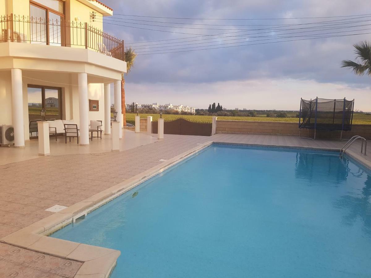 Larnaca Mansion Ideal For 3 Families Or More Esterno foto