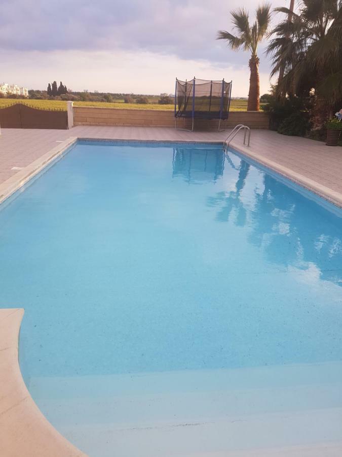 Larnaca Mansion Ideal For 3 Families Or More Esterno foto