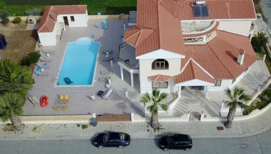 Larnaca Mansion Ideal For 3 Families Or More Esterno foto